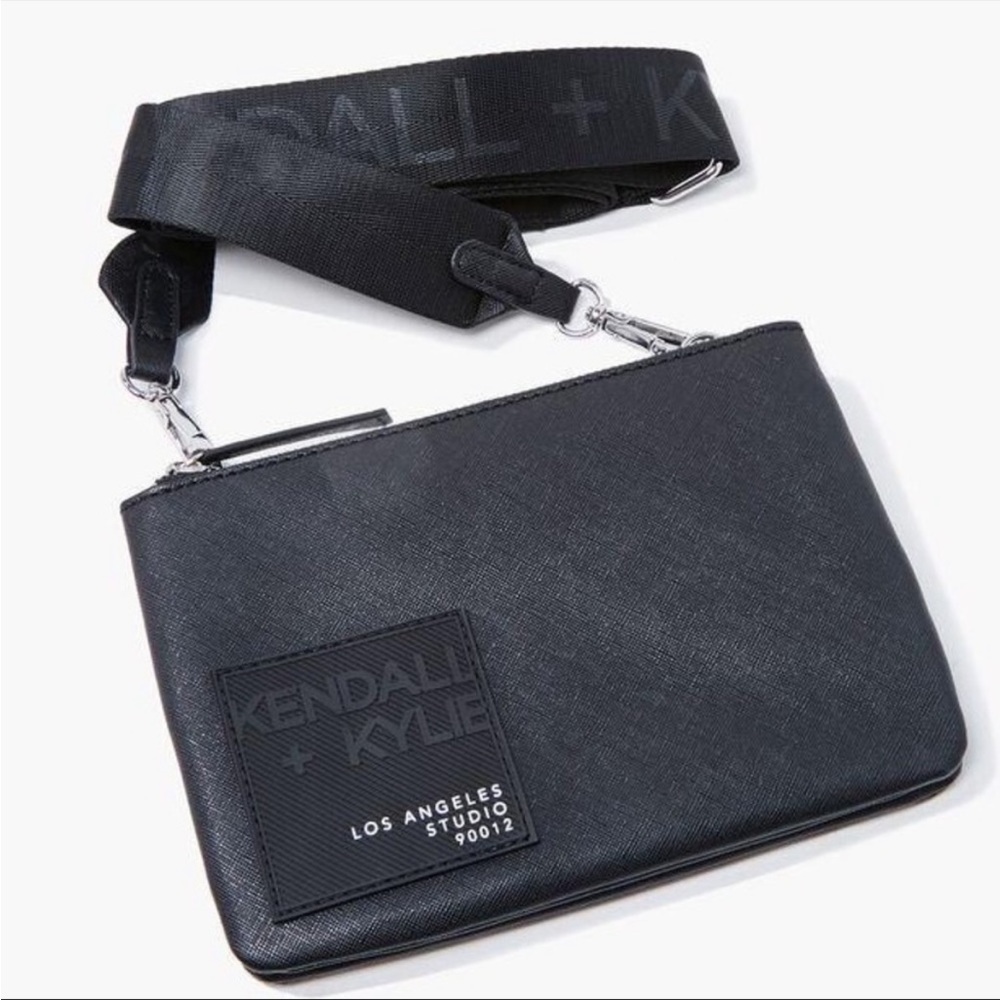 Kendall + Kylie LA Studios 90012 Crossbody/Wallet